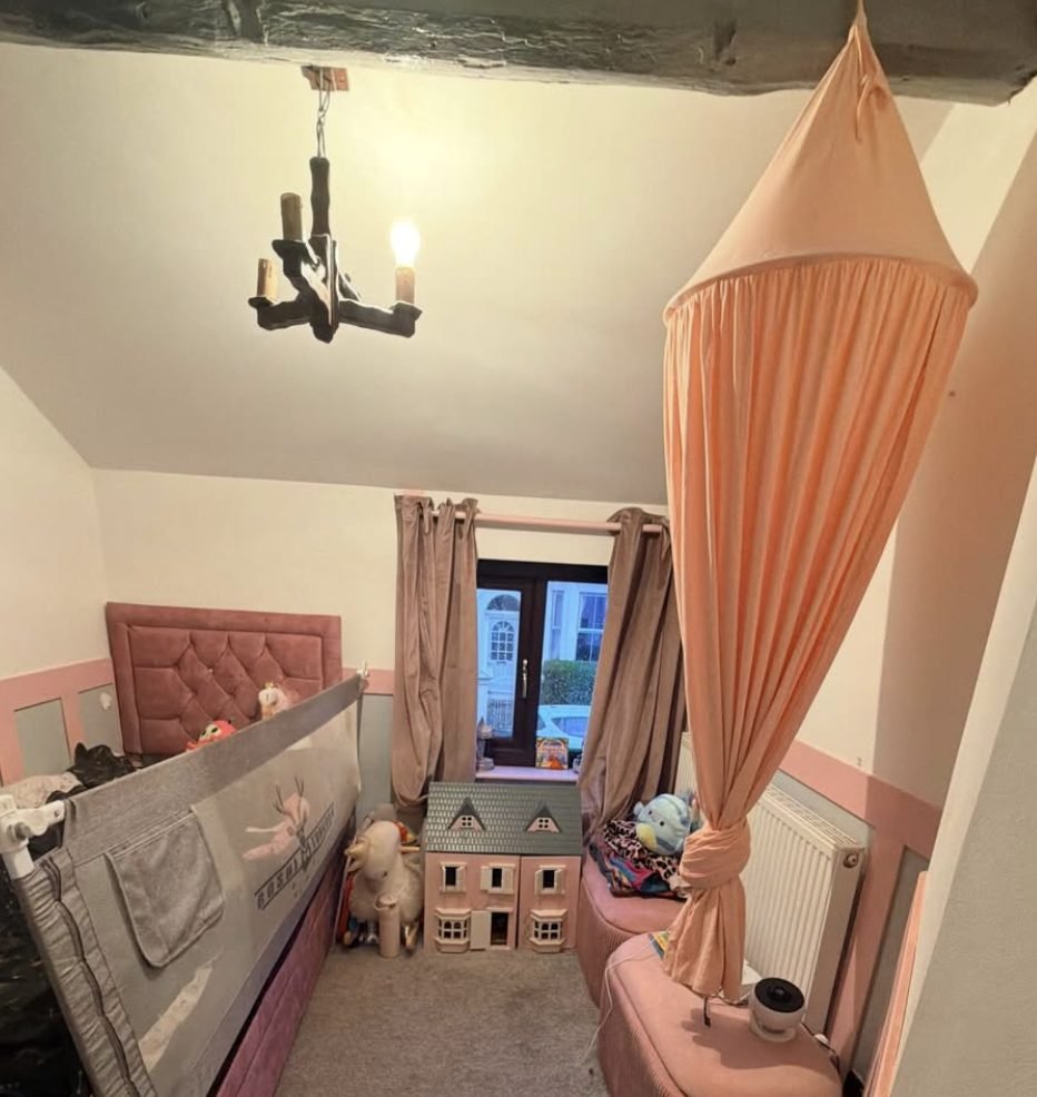 Children&rsquo;s bedroom tidy and clean after cleaning by Crystal Cleaners